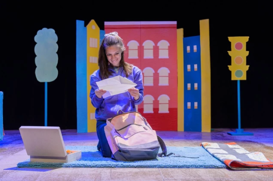 sarah-carleton-in-cityscape